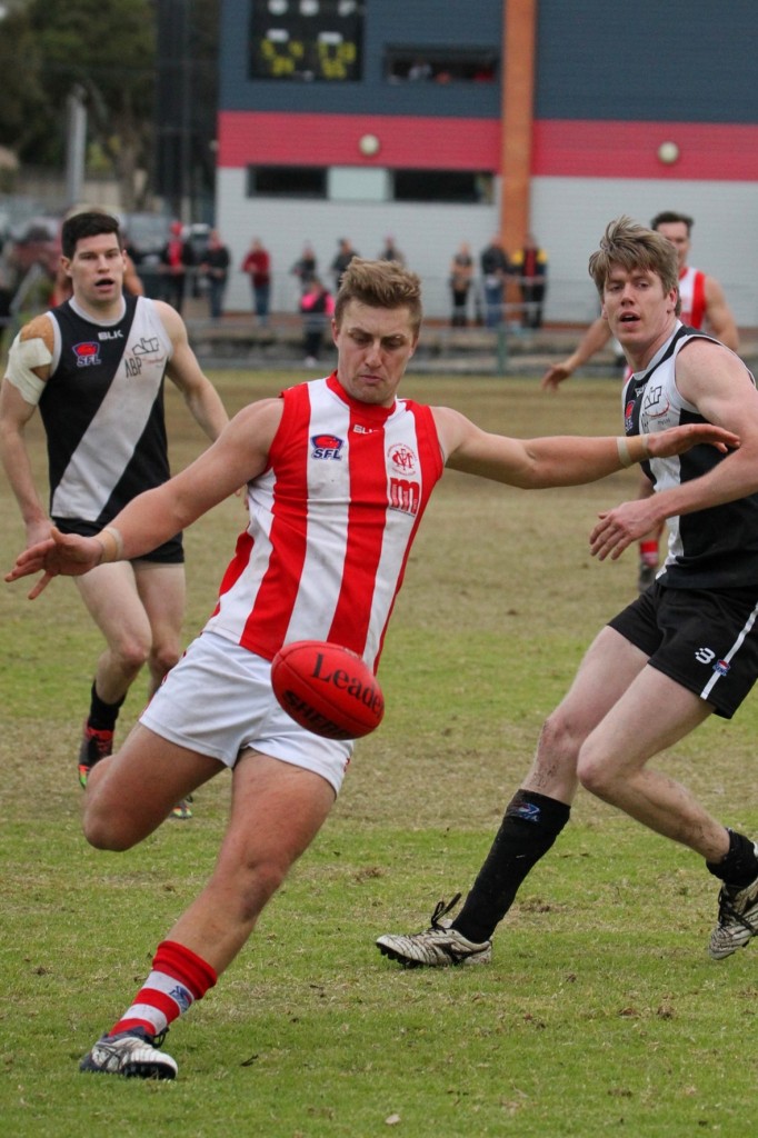 Mordialloc's James Morris knows where the goals are.